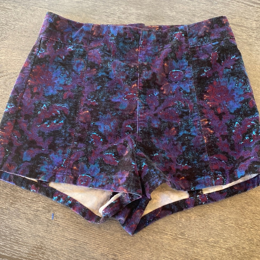 Kimchi Blue High Waist Velvet shorts